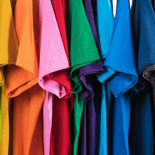 🎉 Tee-shirt personnalisé : 5 idées originales pour marquer un événement (autrement que par une photo floue)